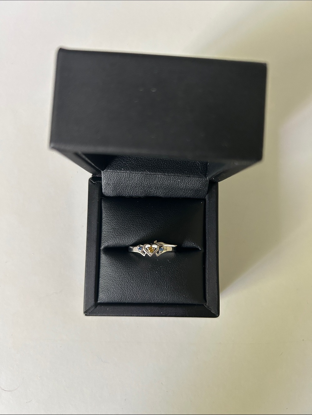 Costume Alloy Silver Heart Accent Ring with Yellow Centre Stone - Size 7